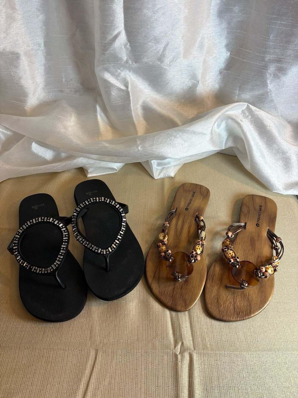 Sanuk Women's Beaded Rhinestone Flip Flop Sandals Size 10-11